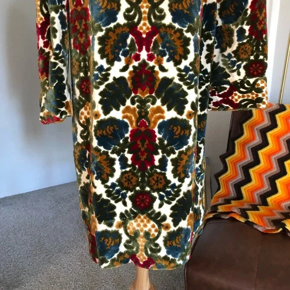 SOLD Vintage 1960s Velour Floral Gorgeous Coat - Picture 9 of 12